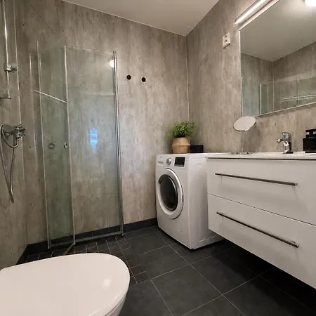 Modern With Sea View In Apartament Svolvær