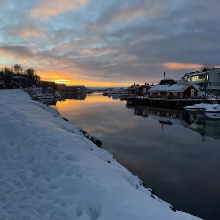 Modern With Sea View In Svolvær